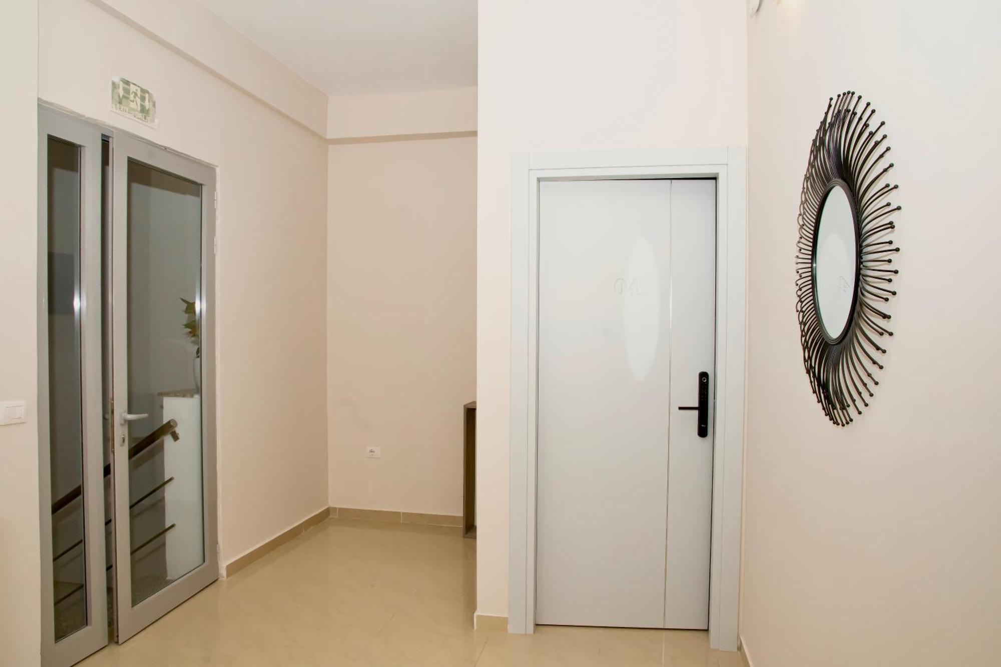 Alv Rent Rooms Vlorë Exteriör bild