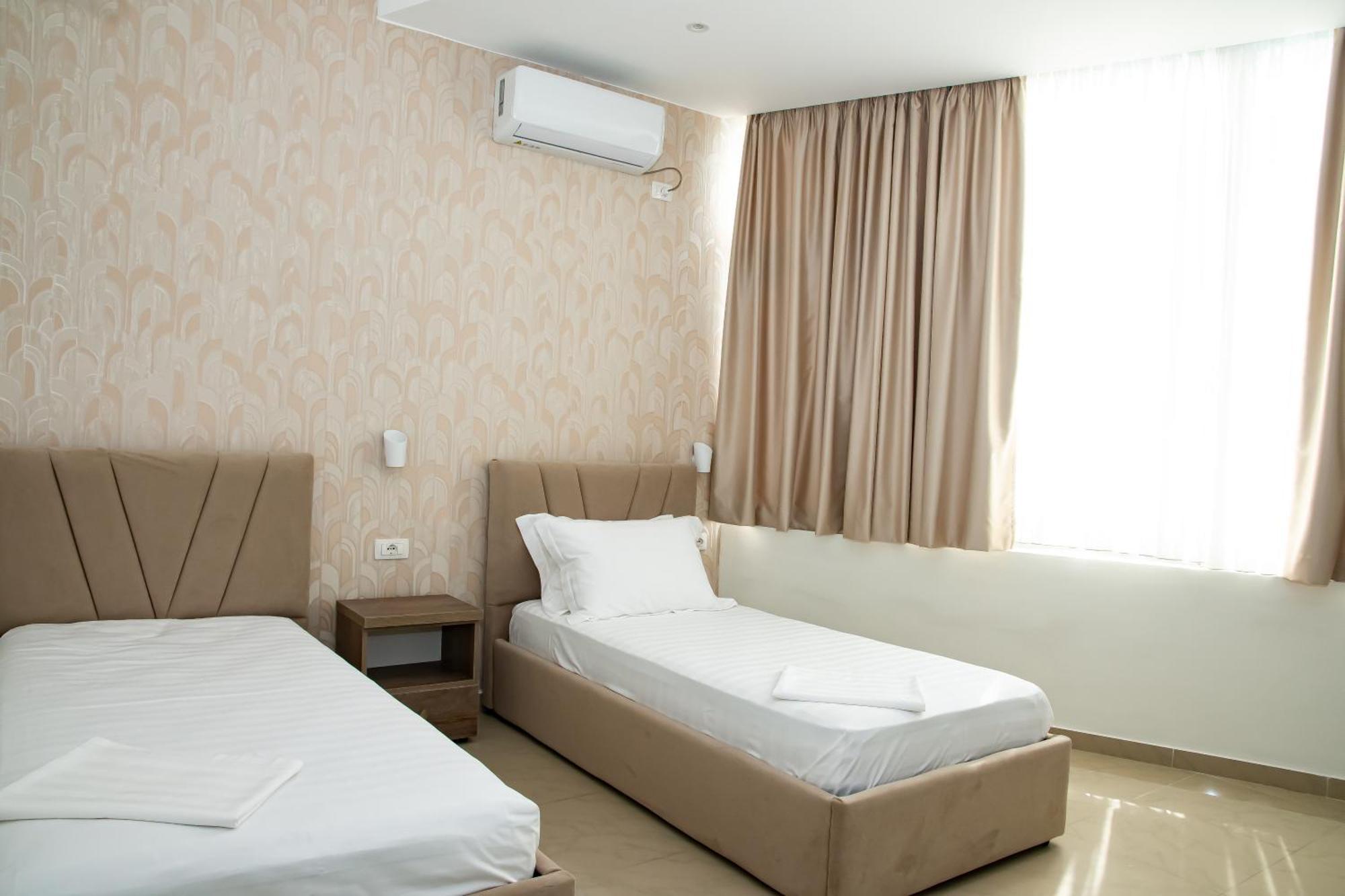 Alv Rent Rooms Vlorë Exteriör bild