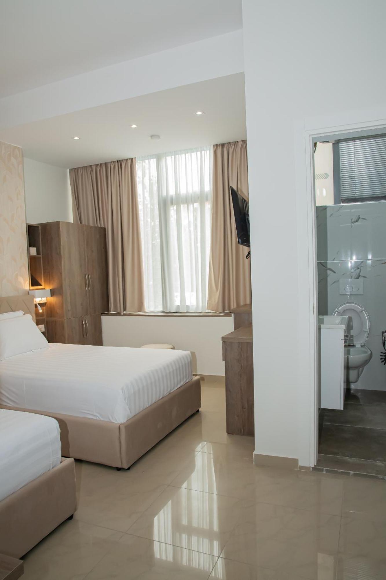 Alv Rent Rooms Vlorë Exteriör bild