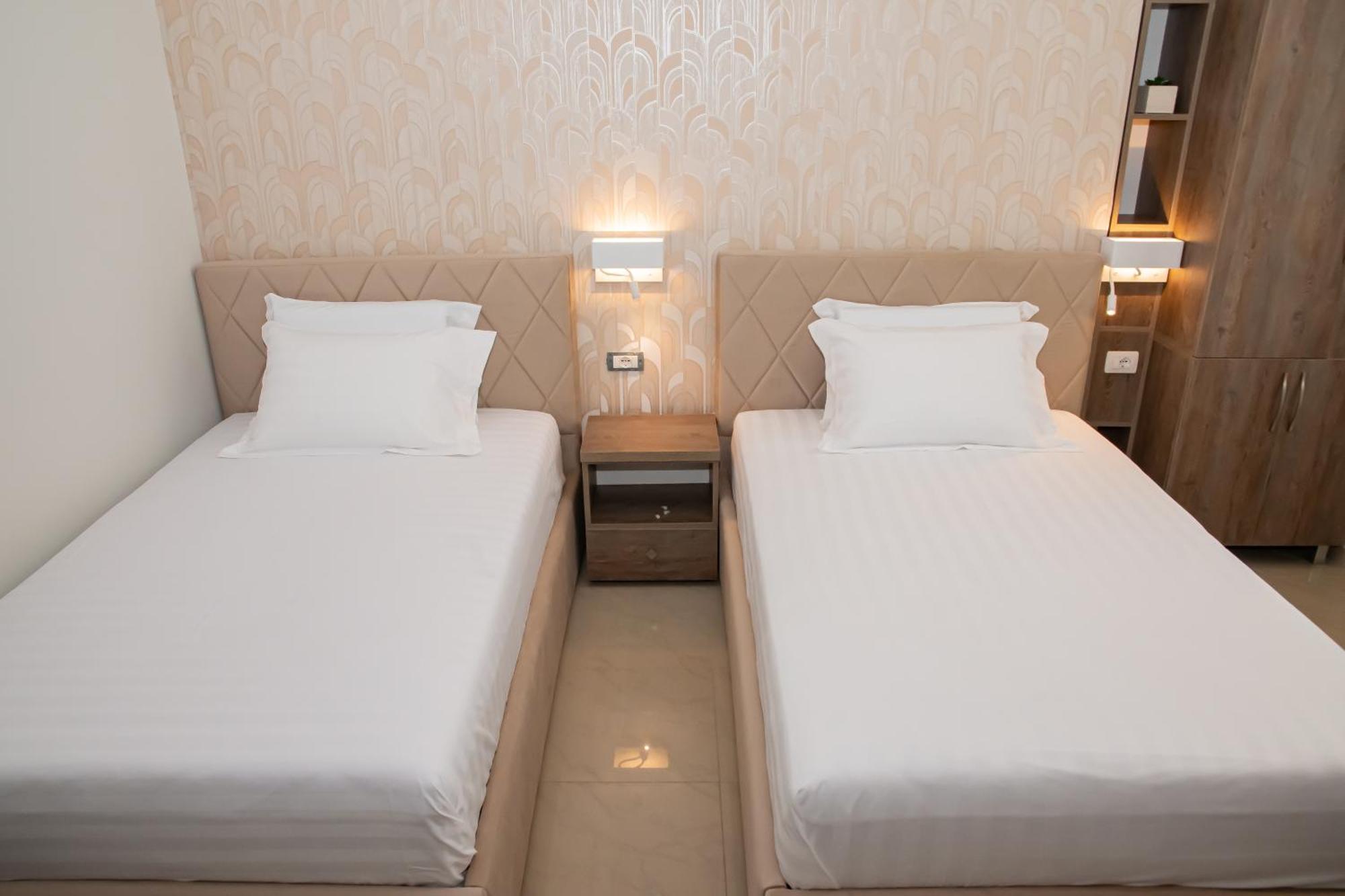 Alv Rent Rooms Vlorë Exteriör bild