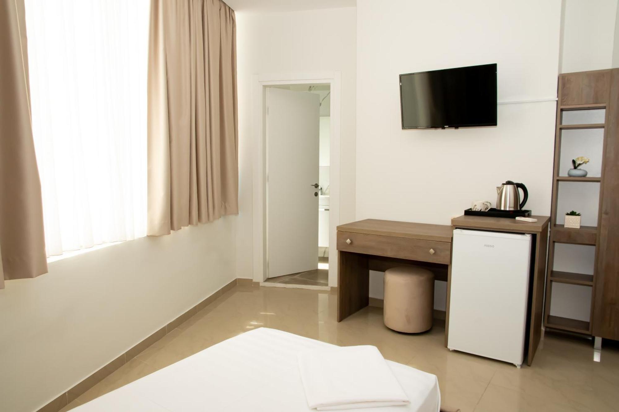 Alv Rent Rooms Vlorë Exteriör bild