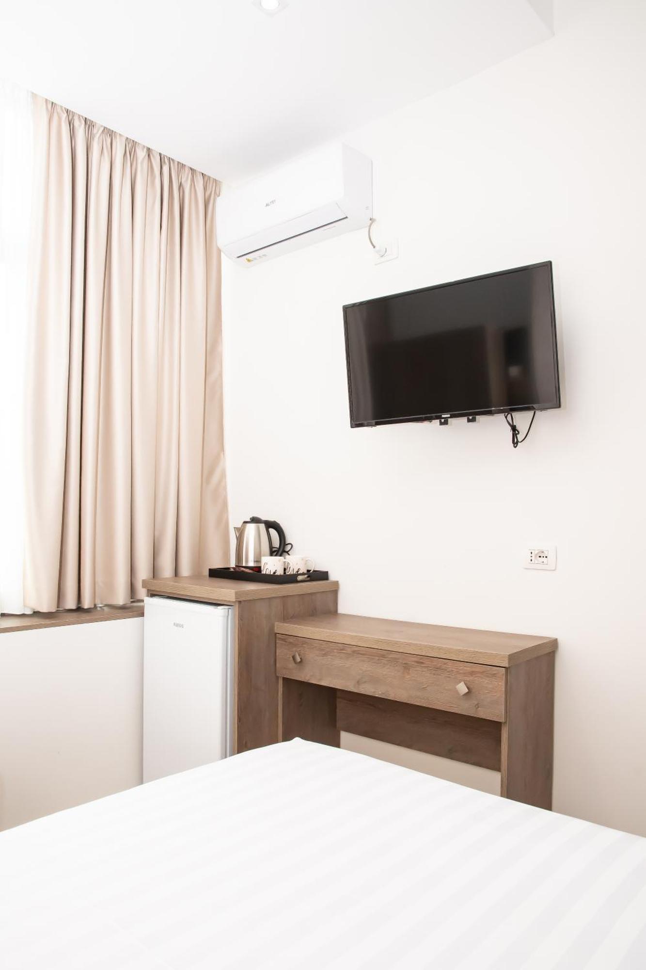 Alv Rent Rooms Vlorë Exteriör bild
