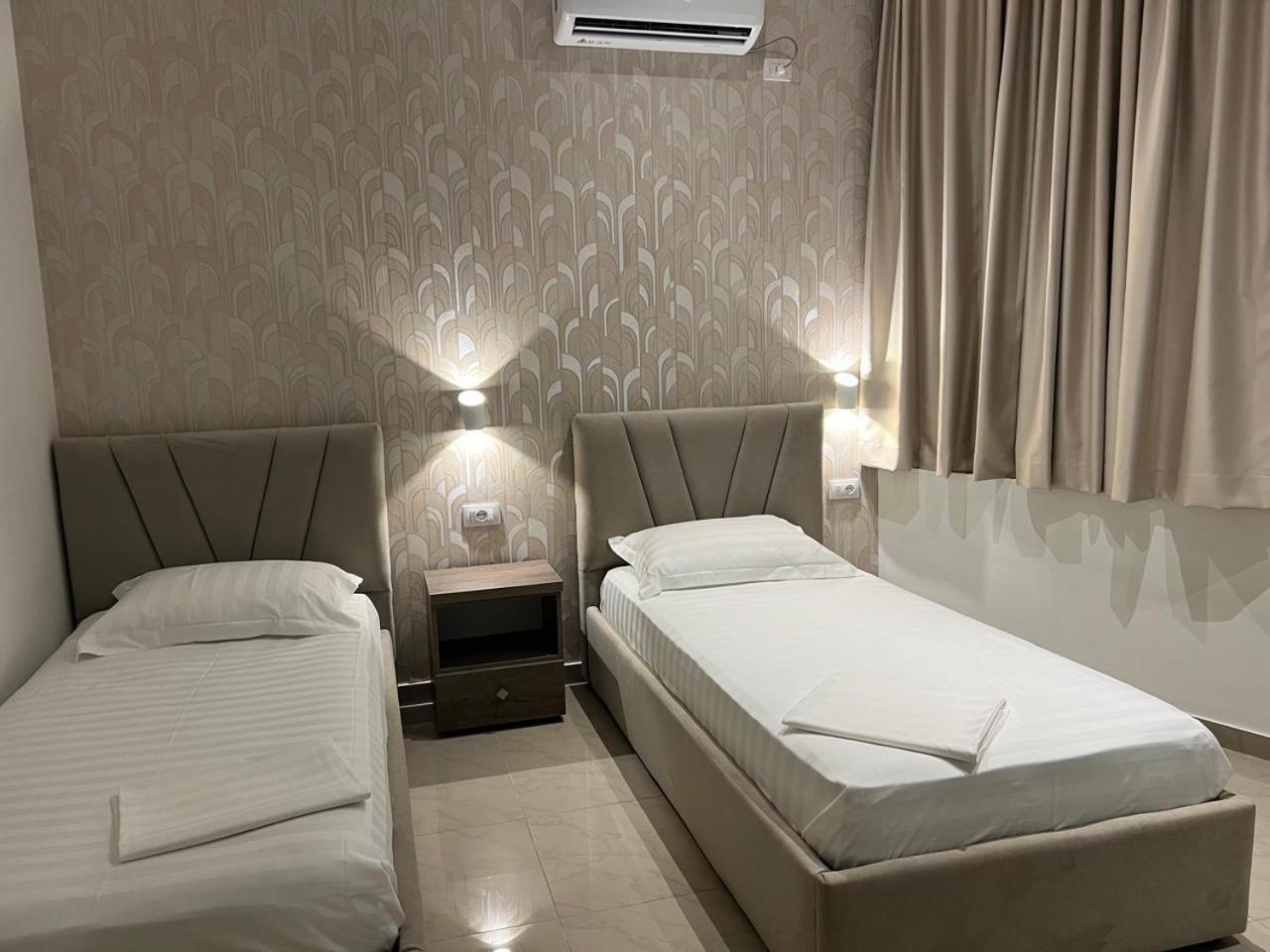 Alv Rent Rooms Vlorë Exteriör bild