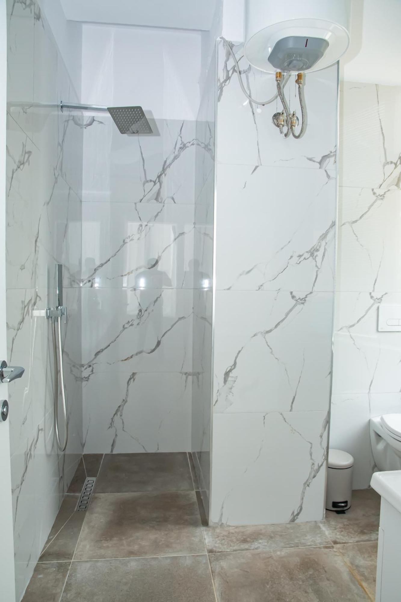 Alv Rent Rooms Vlorë Exteriör bild