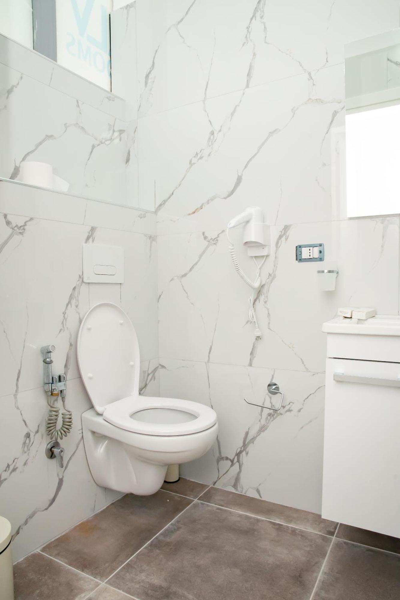 Alv Rent Rooms Vlorë Exteriör bild