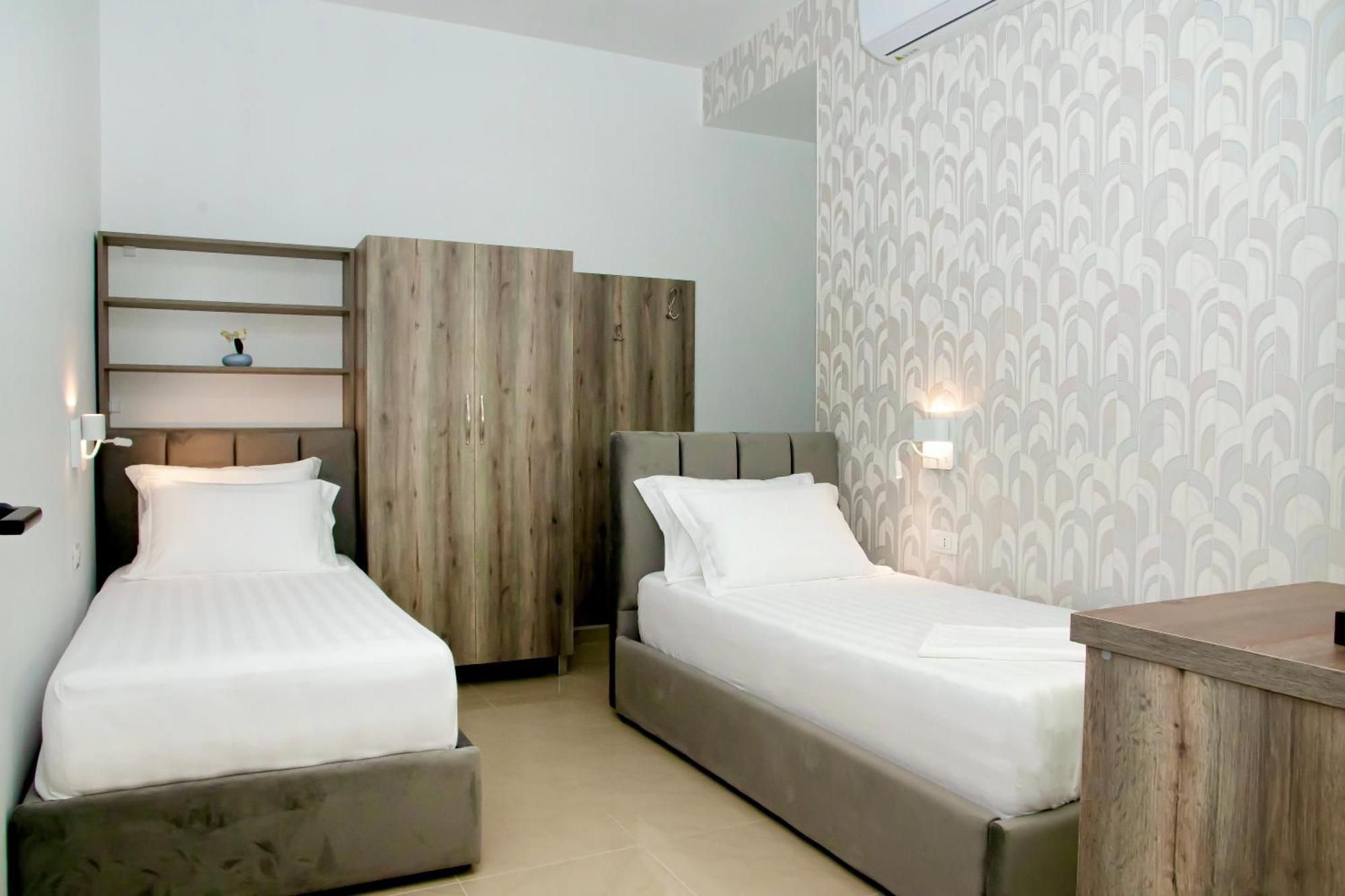 Alv Rent Rooms Vlorë Exteriör bild